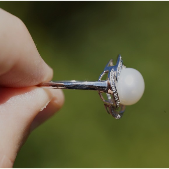 Vintage 14k Solid White Gold Natural Pearl & Bright Diamond Ring - Halo Swirl - Picture 2 of 8